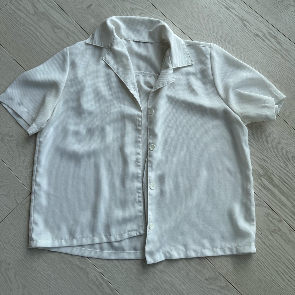 White Flowy Women’s Shirt shortsleeves